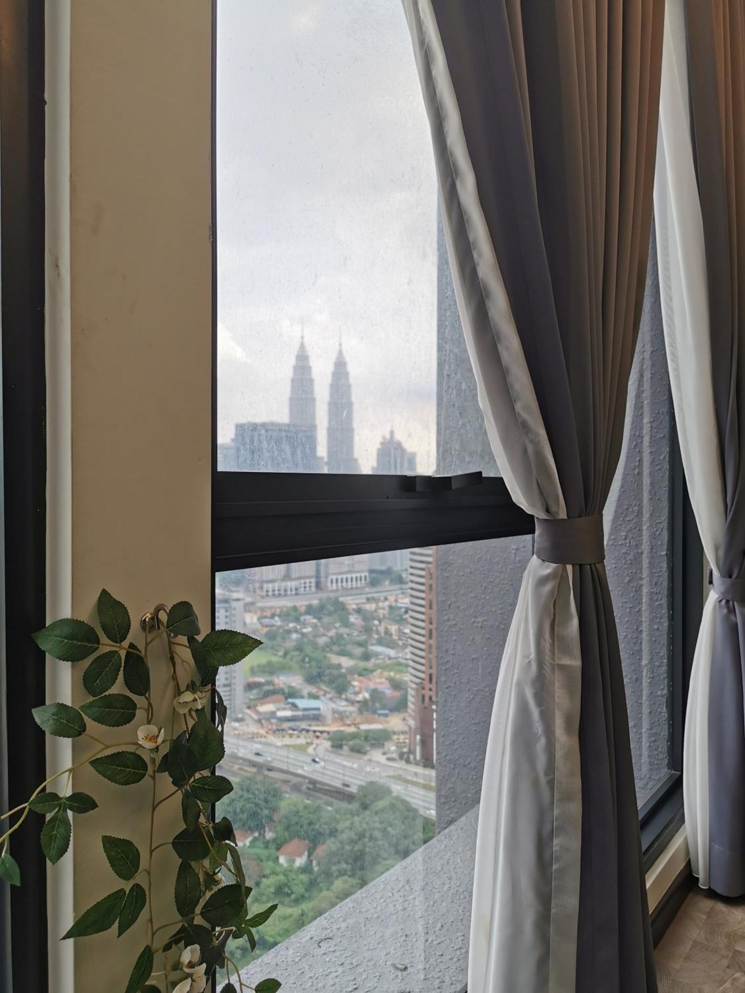 Expressionz Designer Suites Host By Aurora Premium Stay Kuala Lumpur Exterior foto